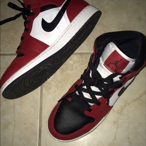 Nike Air Jordan 1 Mid Black Toe Size 7